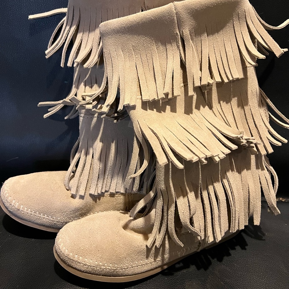 Minnetonka Moccasin Fringe boots. Size 7